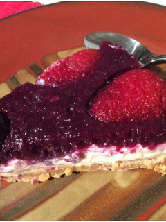 Una foto de Pie (tarta) de queso con frutos rojos