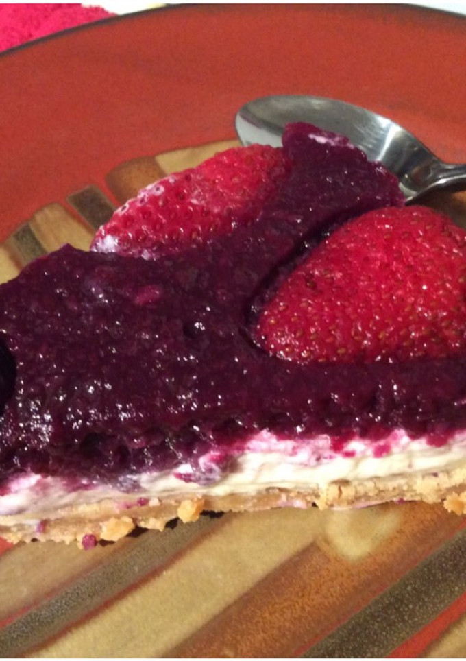 Una foto de Pie (tarta) de queso con frutos rojos