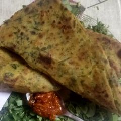 A picture of Methi paratha.