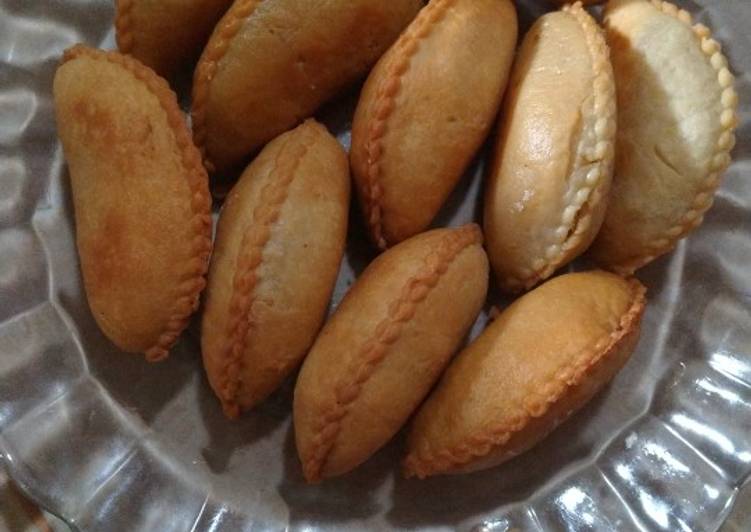 Resep masakan Pastel isi bihun dan wortel ekonomis | Langkah Membuat Pastel isi bihun dan wortel ekonomis Yang Enak dan Simpel