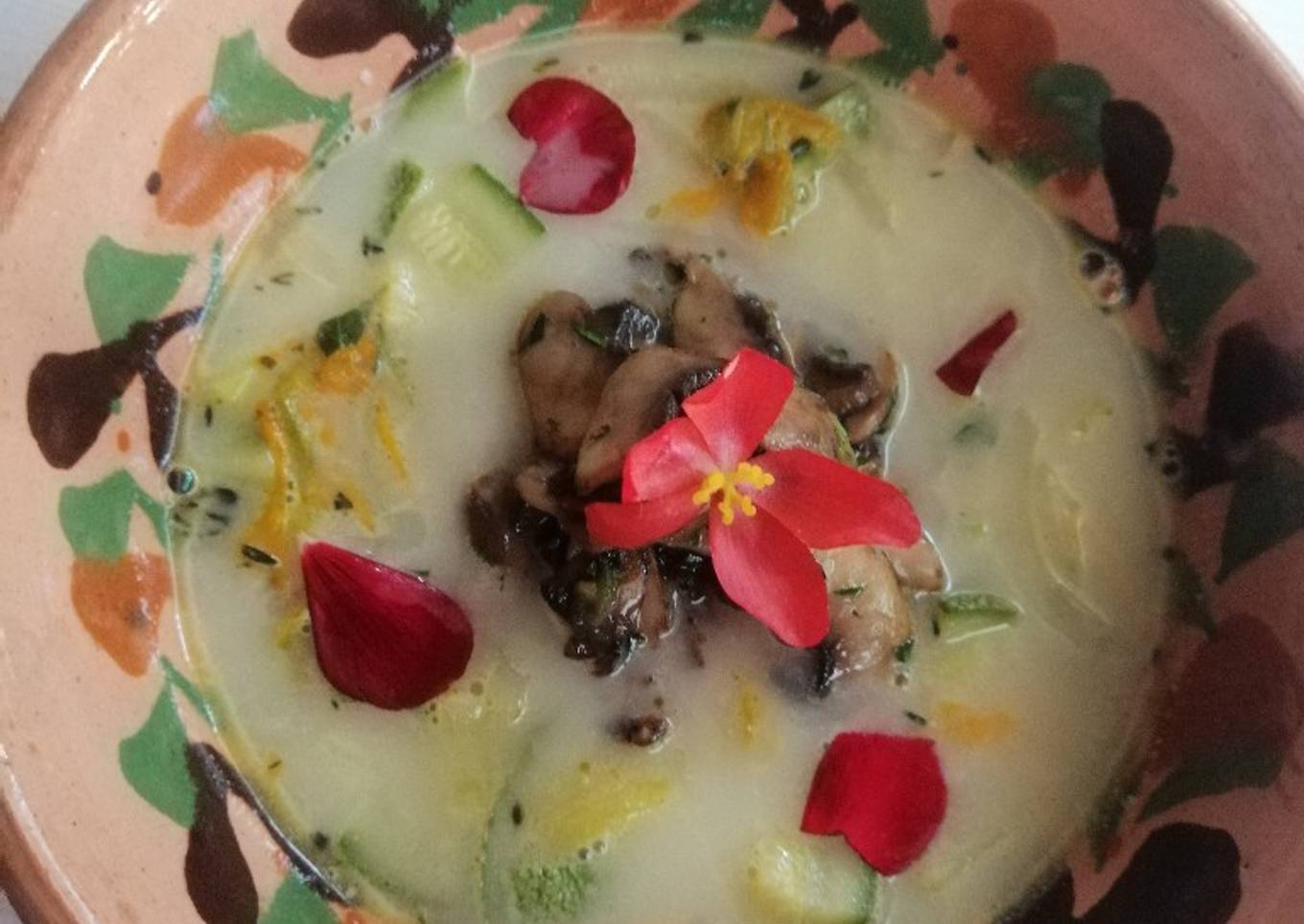 Zuppa di fiori di zucca (Sopa de flores de calabaza)