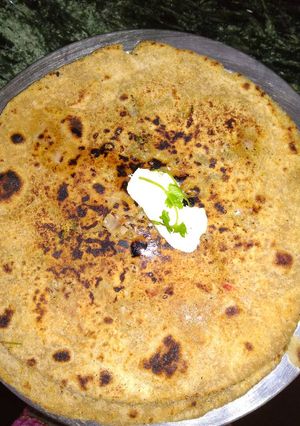 A picture of Mooli ke paranthe.