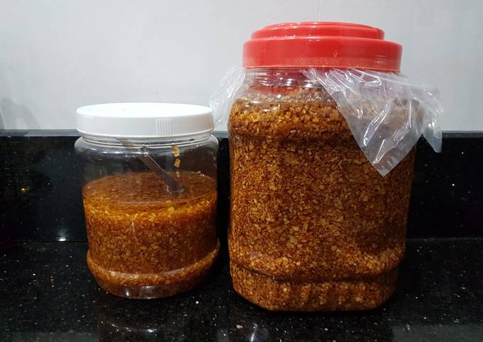 Mẹ đảm Bình Dương chia sẻ cách làm tỏi phi vàng giòn, không bị đắng, chị em học hỏi để tha hồ bảo quản lâu