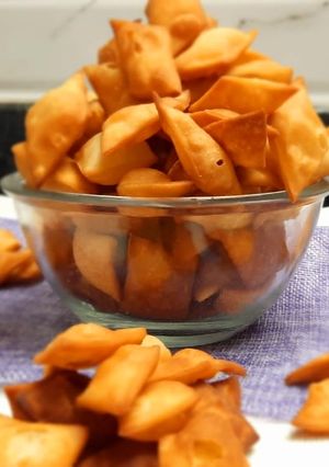 શક્કરપારા(Sakkarpara Recipe in Gujarati) રેસીપી મુખ્ય ફોટો