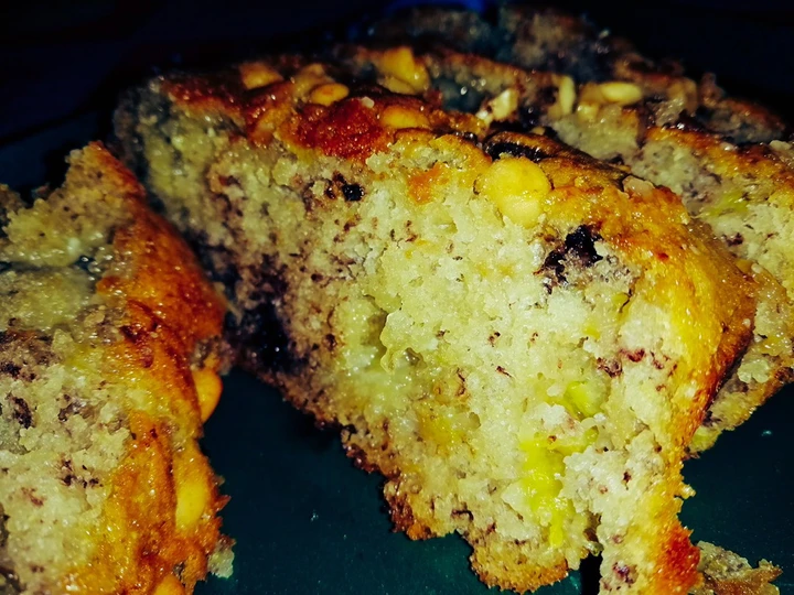 Easy Steps to Make Recipe Banana Bread with Chocolate Chip Streusel with Cream Cheese Filling that is  Makes Drooling, Can Spoil the Tongue}