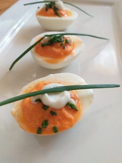 Una foto de Huevo relleno al pimentón