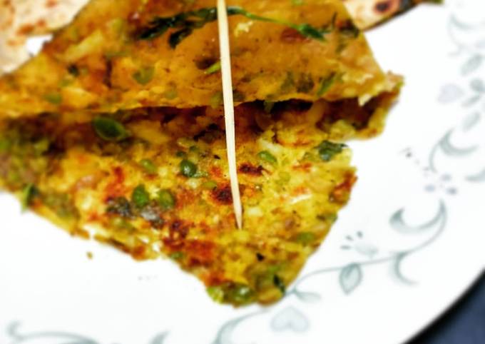 Methi Matar Parantha/ Peas fenugreek pancake