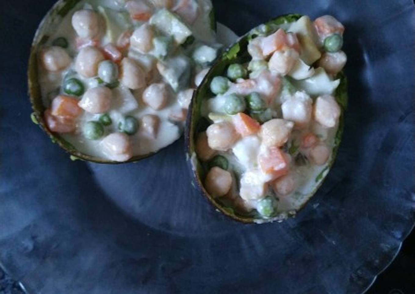 Aguacates rellenos veganos