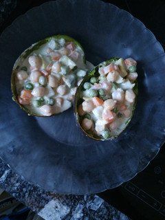 Una foto de Aguacates rellenos veganos