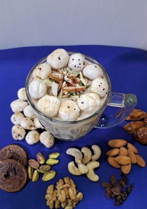 A picture of Makhana dry fruits shake.