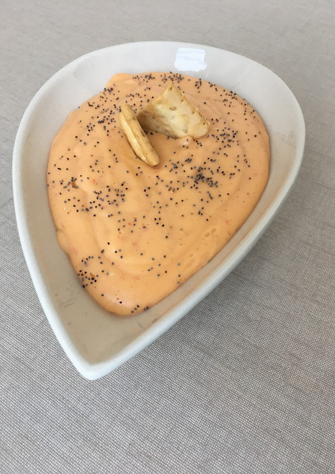 Una foto de Hummus de Mijo con pimientos
