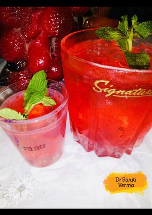 A picture of C.T COCKTAIL is Cranberry juice based with mandarin.