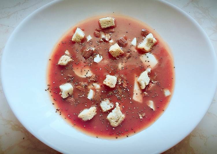 Sopa fría de melocotón y cerezas con queso fresco (receta saludable para diabetes)