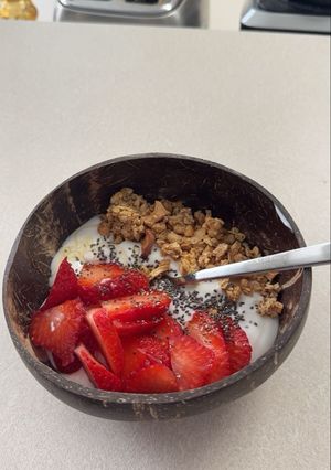 A picture of Greek Yogurt Bowl.