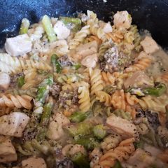 A picture of Mushroom and Asparagus Chicken Pasta.