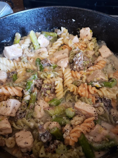 A picture of Mushroom and Asparagus Chicken Pasta.