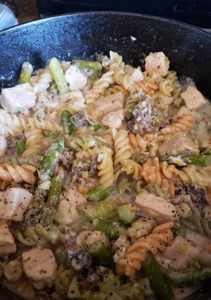 A picture of Mushroom and Asparagus Chicken Pasta.
