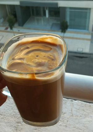 Una foto de Café "Dalgona" súper rápido