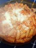Guiso de carne y fideos rulitos