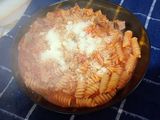 Guiso de carne y fideos rulitos
