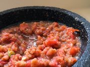 Una foto de caldillo de jitomates