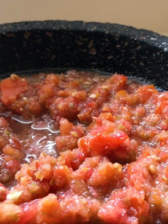 Una foto de Salsa de Pollo Feliz | Salsa de Jitomate Cruda