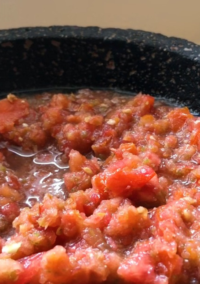 Una foto de Salsa de Pollo Feliz | Salsa de Jitomate Cruda