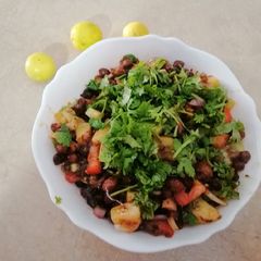 A picture of Bombay chana chat.