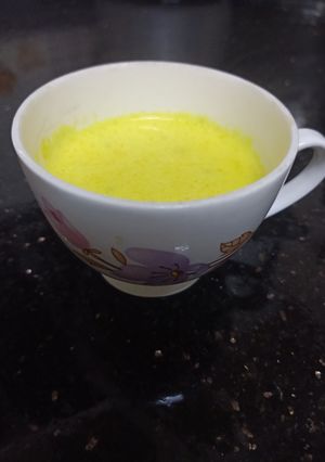 હળદર વાળુ દૂધ (Haldar valu milk recipe in Gujarati) રેસીપી મુખ્ય ફોટો