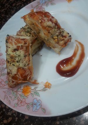 A picture of Bread buns_garlic bread.