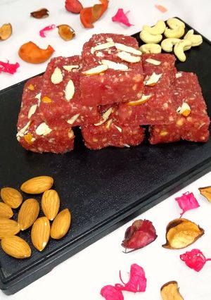 A picture of Instant strawberry barfi.