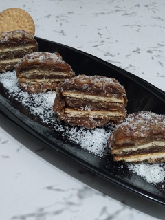 ખજૂર બિસ્કીટ (Khajoor Biscuit Recipe In Gujarati) રેસીપી મુખ્ય ફોટો