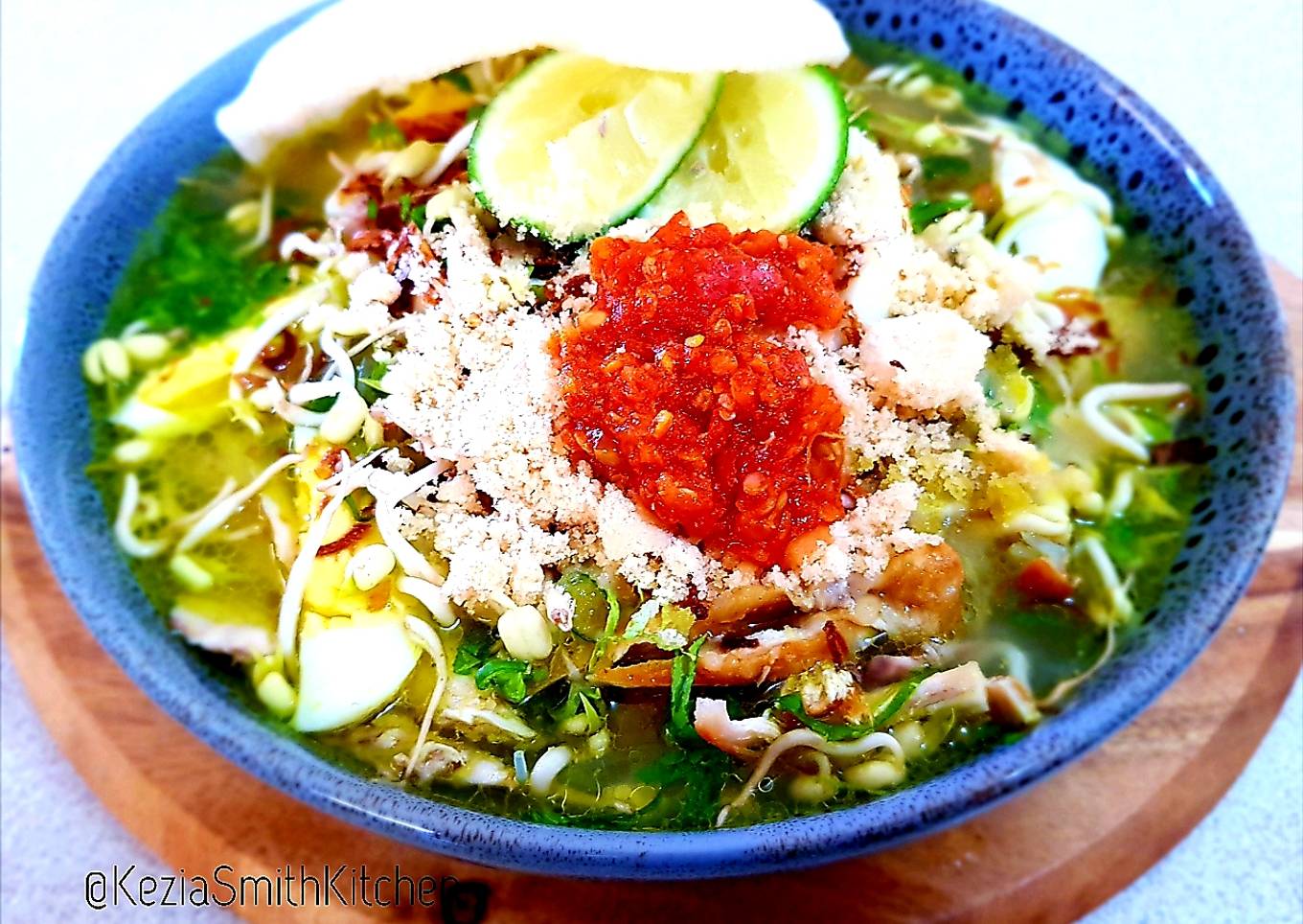 Soto ayam (chicken and bean sprouts soup)