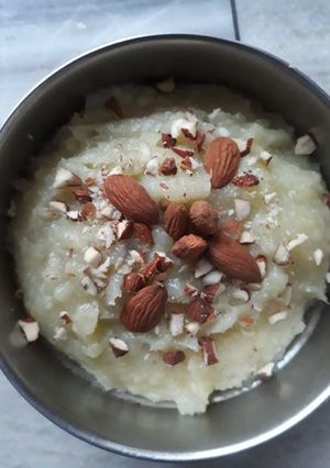 A picture of Aloo (potato) halwa.