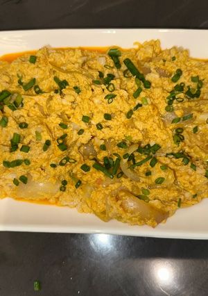 A picture of Worlds Best Thai Poo Pad Pong Karee. Crab with Yellow Curry - Perfect - Enjoy :P.