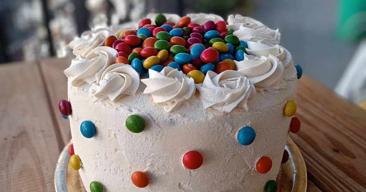 Torta cumpleaños con buttercream de chocolate blanco Receta de