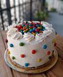 Torta cumpleaños con buttercream de chocolate blanco