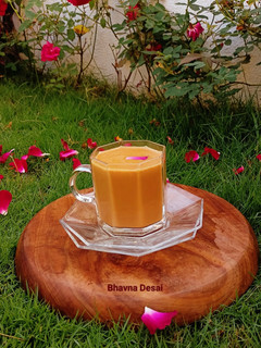 રોઝ ઈલાયચી ચા.(Rose Elaichi Tea Recipe In Gujarati) રેસીપી મુખ્ય ફોટો