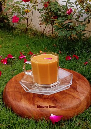 રોઝ ઈલાયચી ચા.(Rose Elaichi Tea Recipe In Gujarati) રેસીપી મુખ્ય ફોટો