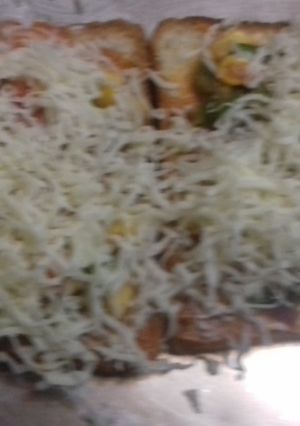 A picture of Baked bread pizza.