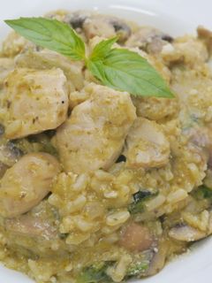 羅勒青醬蘑菇雞肉燉飯 的食譜成品照片