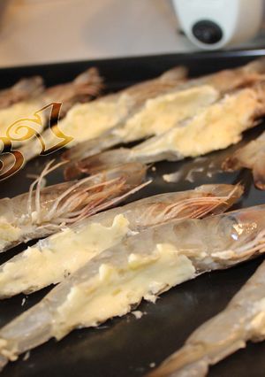 Une photo de Des crevettes au beurre et à l'ail - au four