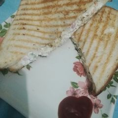 A picture of Grilled chees sandwich.