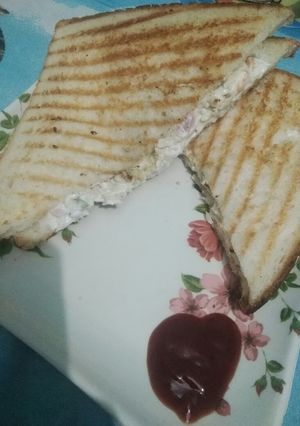 A picture of Grilled chees sandwich.