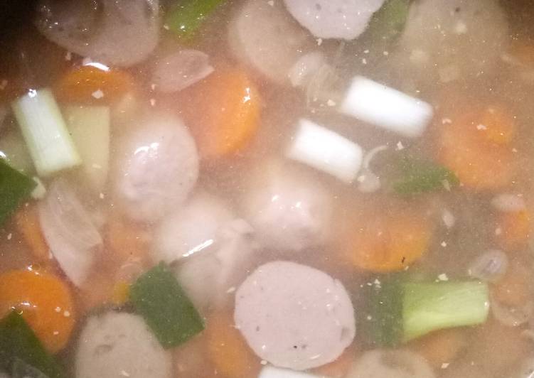 Sup bakso dengan sayur