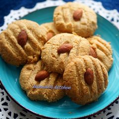 A picture of Almond flour cookies.