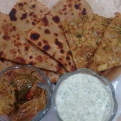 A picture of Aloo ka paratha.