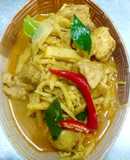 แกงกะทิไก่หน่อไม้สดต้ม