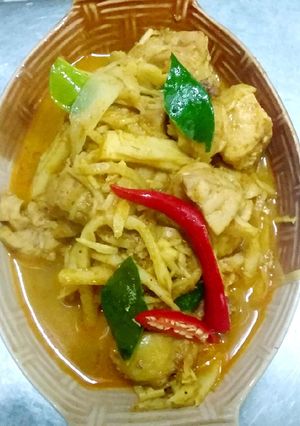 รูปของ แกงกะทิไก่หน่อไม้สดต้ม
