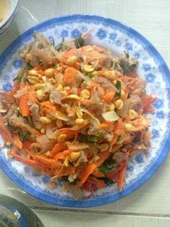 Hình của món Gân bò bóp chua ngọt.